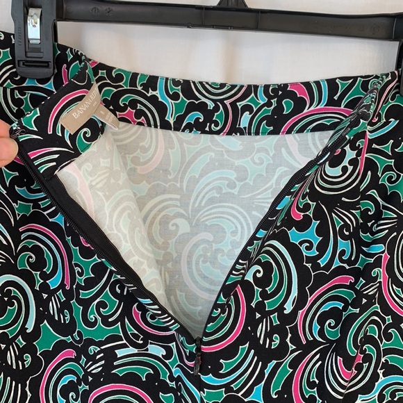 Banana Republic skirt. Like new! Cotton/spandex. Black green pink aqua. Size 8 - Picture 5 of 8